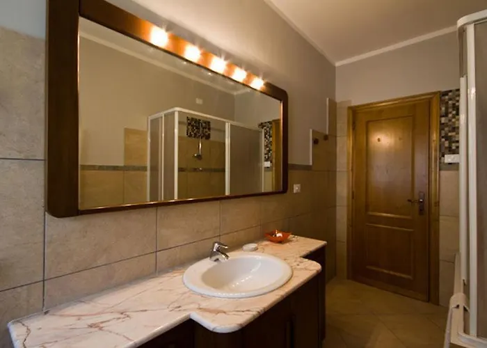 Appia Davila25 Couette-café 4*