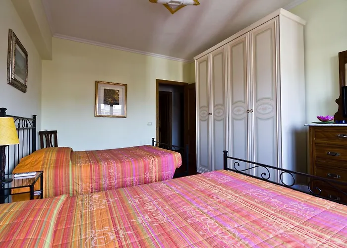 Appia Davila25